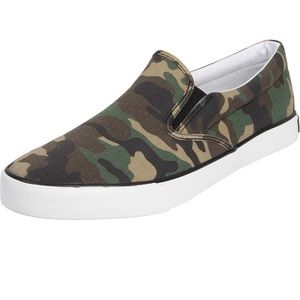 🏈🏈New Men Size 10 Slip On Shoes camouflage, Color NWT Comfortable Footwear.